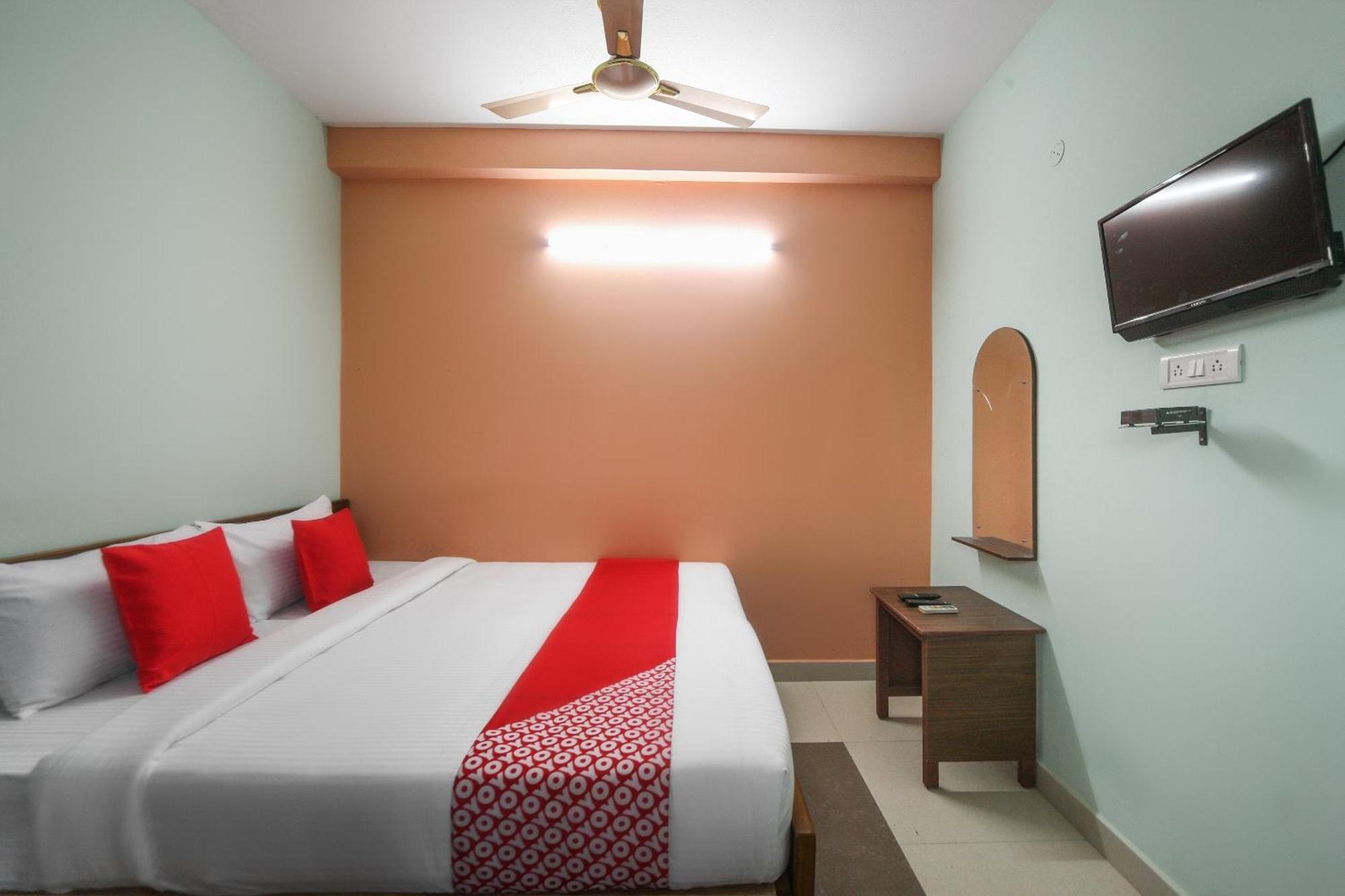 Oyo Modern Guest House Madras Buitenkant foto