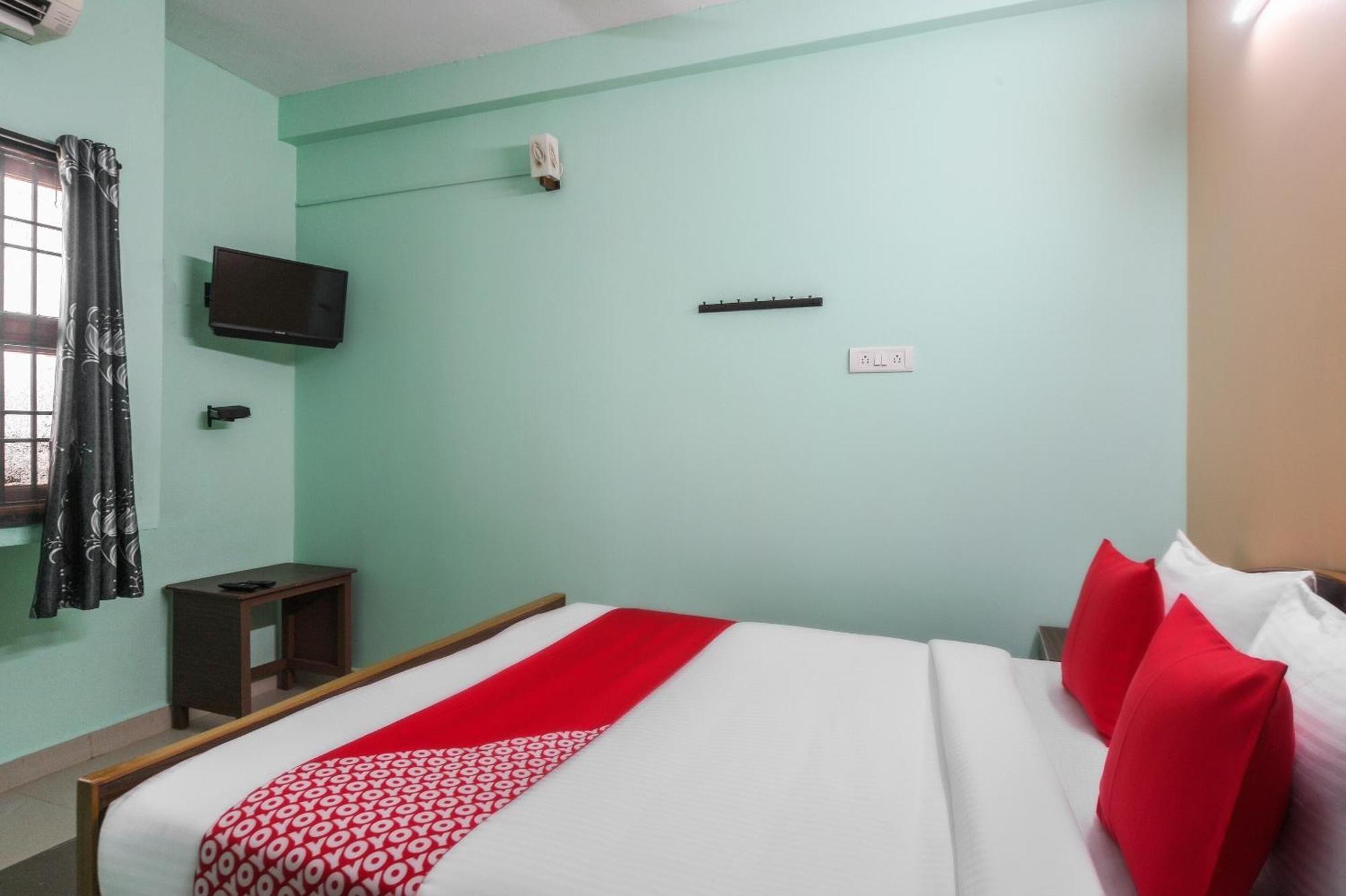 Oyo Modern Guest House Madras Buitenkant foto