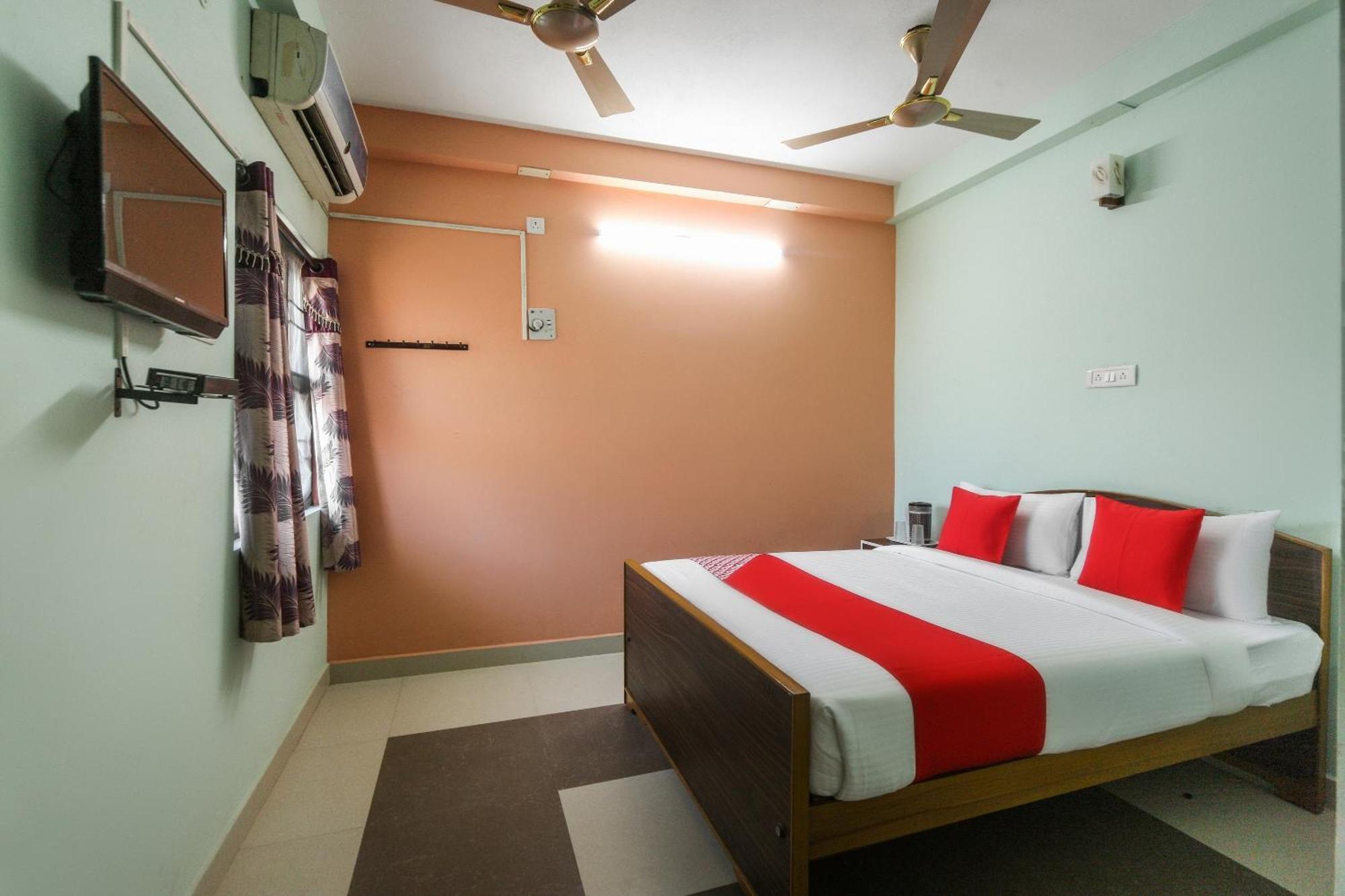 Oyo Modern Guest House Madras Buitenkant foto