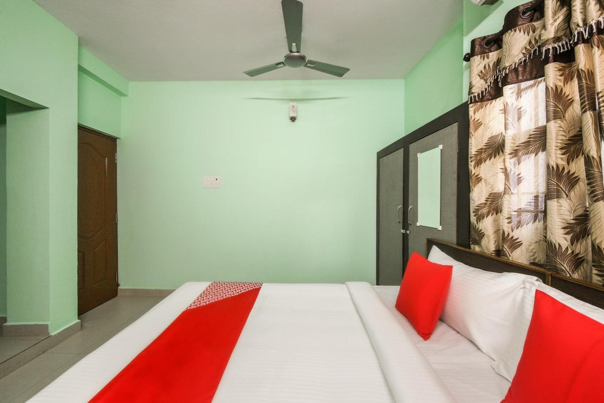 Oyo Modern Guest House Madras Buitenkant foto